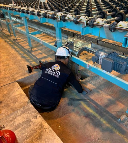 Installazione meccanica ed elettrostrumentale per impianto di produzione vetro in piano.